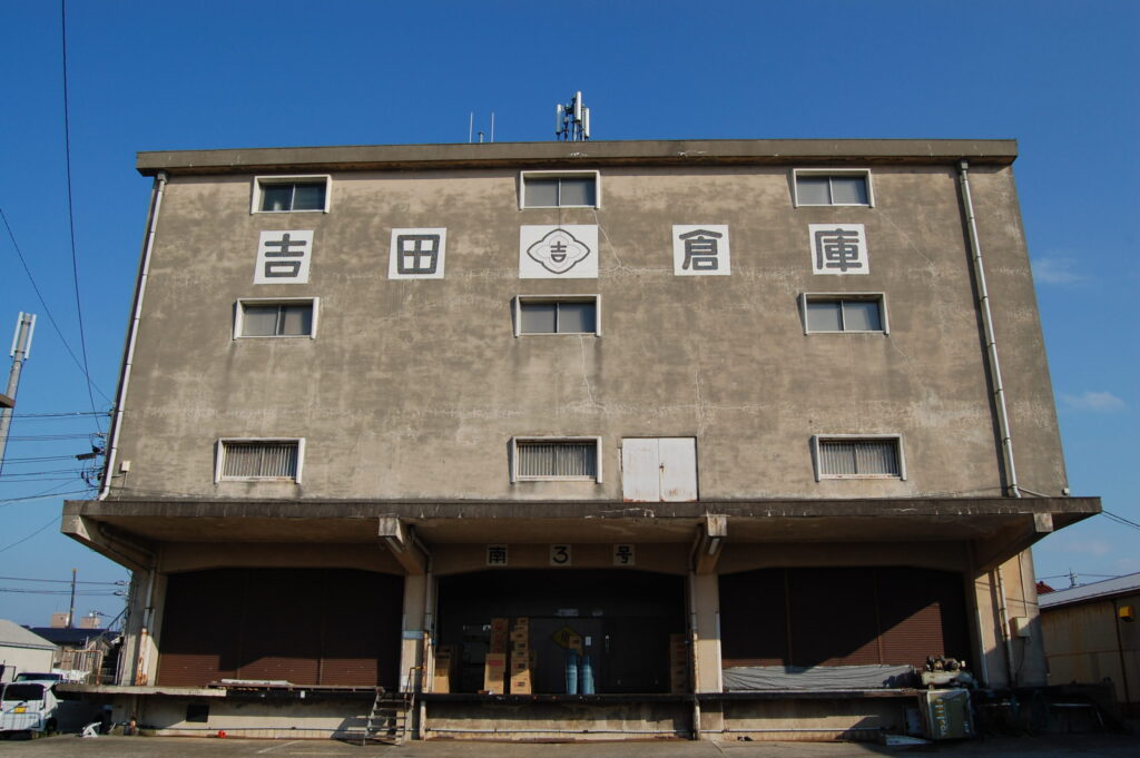 （株）吉田倉庫金沢営業所の外観